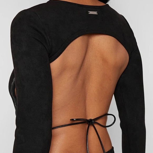 VEGAN SUEDE BACKLESS TOP - BLACK🖤 - Picture 3 of 11
